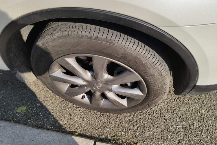 Used Infiniti QX50 2015 2.5L Enjoyment Edition Right Front Wheel Hub