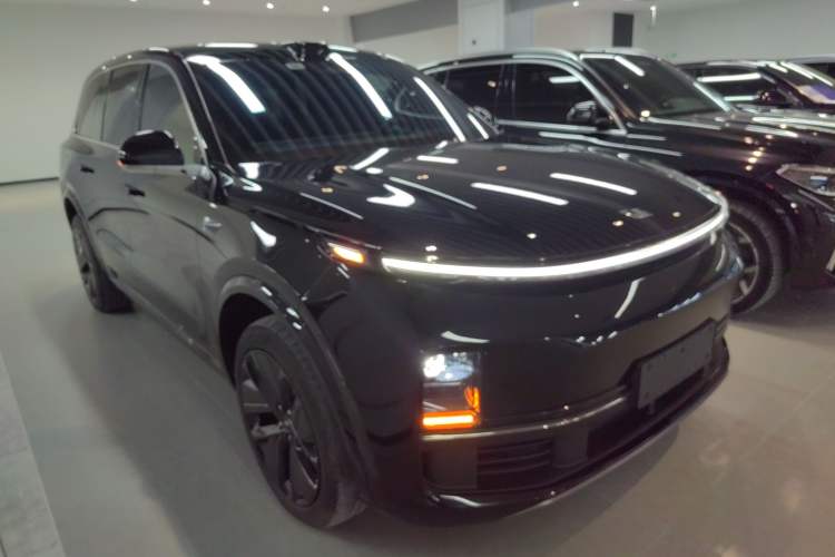 Used Li Auto L9 2022 Max model Front Right 45 Deg