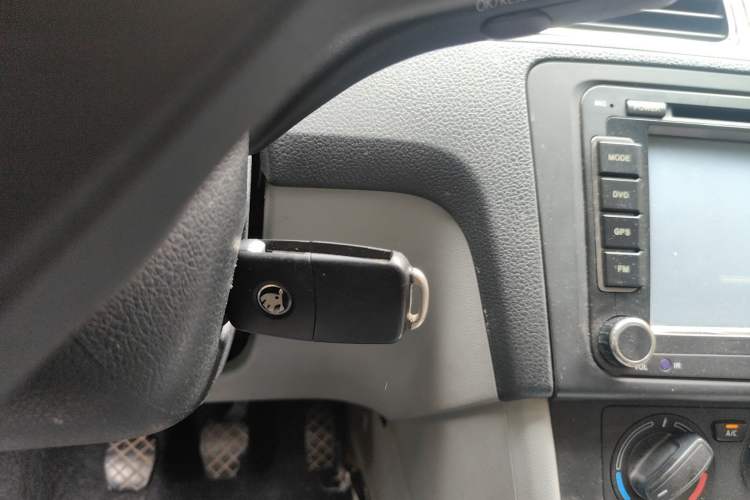 Used Skoda Rapid 2015 1.6L Manual Smart Selection Model
