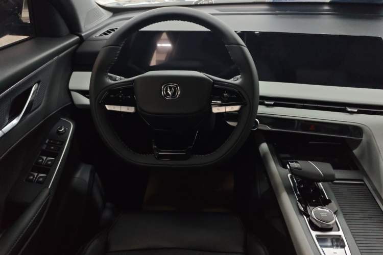 Used Changan CS75 PLUS 2024 3rd Generation Champion Edition 1.5T Intelligent Drive Dynamic Model

