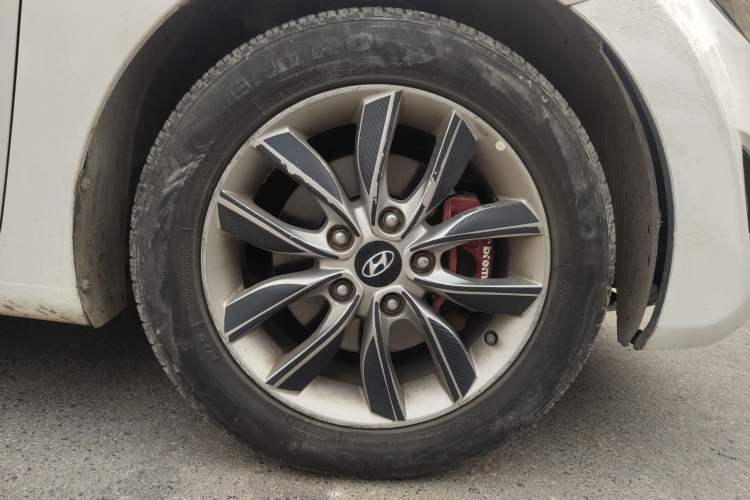 Used Hyundai Elantra (5th Generation / Langdong) 2015 1.6L Manual Fashion Edition Right Front Wheel Hub