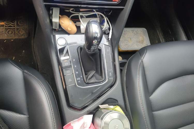 Used Volkswagen Tharu 2021 280TSI Two-Wheel-Drive Luxury Plus Edition Gear Lever