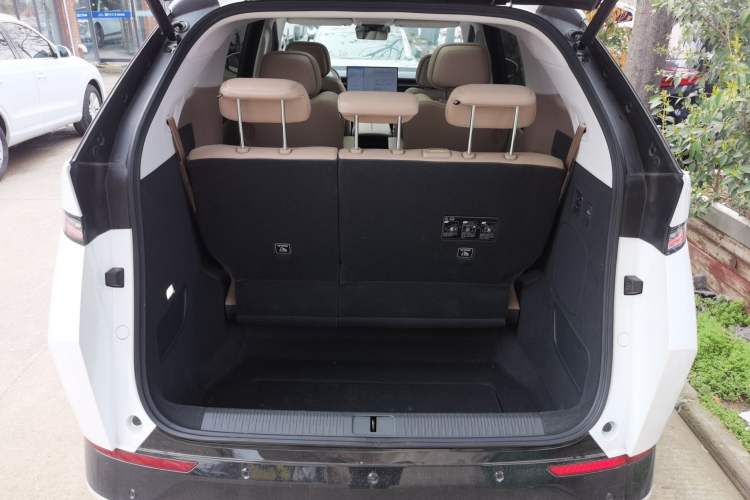 Used XPeng X9 2025 740 Ultra-Long Range Max
