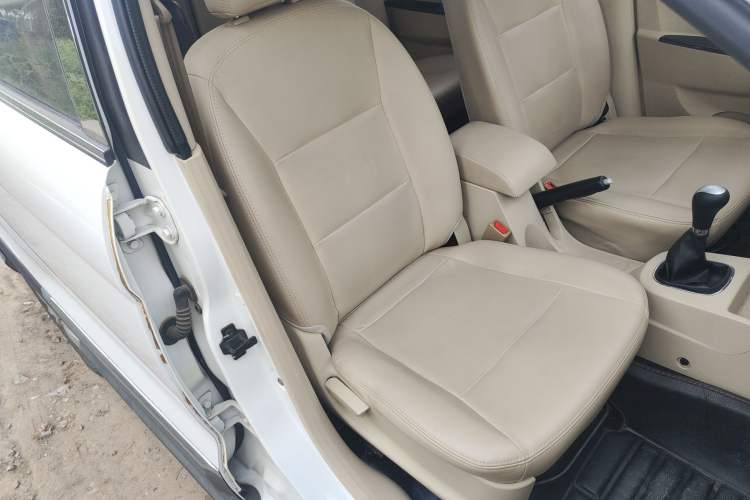 Used Dongfeng Fengon 370 2016 1.5L Manual Standard Edition SFG15-02 7 Seats