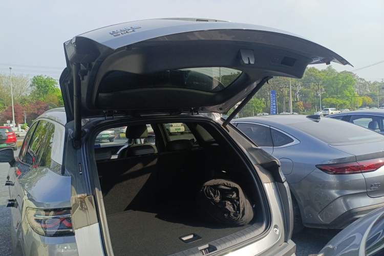 Used BYD Song L DM-i 2025 Intelligent Driving Version 160 km Beyond-Range Type Trunk