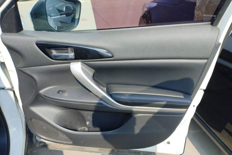 Used Mitsubishi Eclipse Cross 2019 1.5T CVT Two-Wheel Drive Dream Edition China VI Standard
