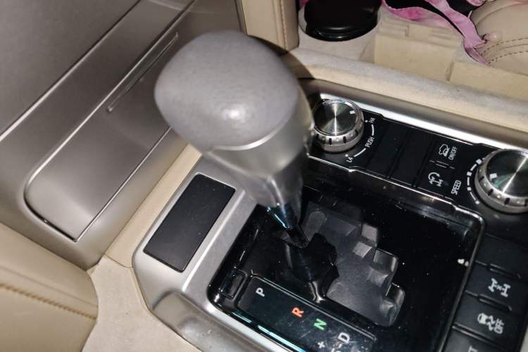 Used Toyota Land Cruiser 2019 4.0L GX-R GT Dual Fuel Sunroof Velvet Interior – Middle East Specification
