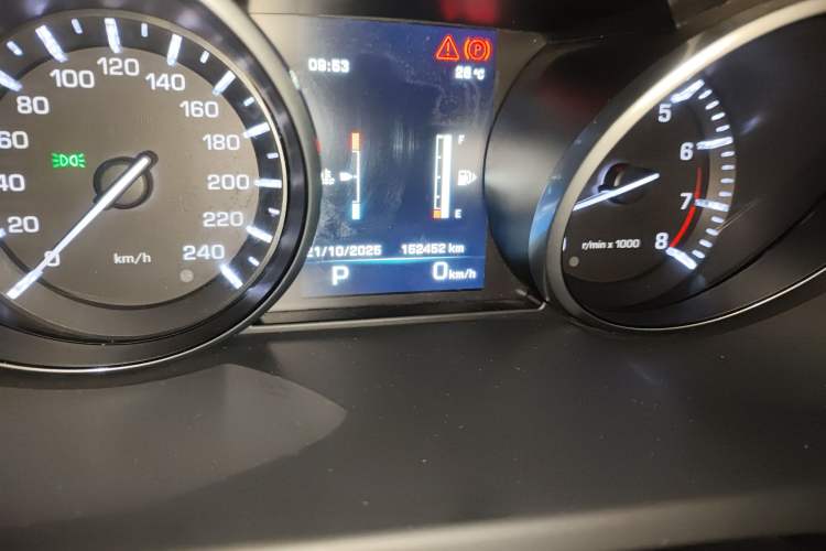 Used Land Rover Discovery Sport 2016 2.0T HSE Odometer Close Up