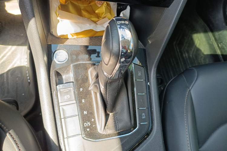 Used Volkswagen Tharu 2020 280TSI Two-Wheel Drive Luxury Edition China VI Standard Gear Lever