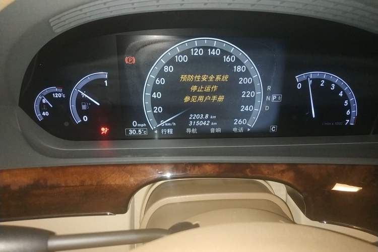 Used Mercedes-Benz S-Class 2010 S 350 L Luxury Model Odometer Close Up