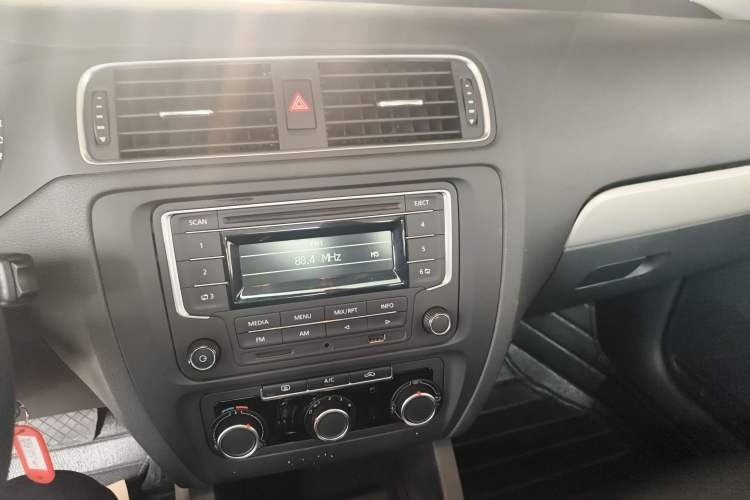 Used Volkswagen Sagitar 2014 Revised Version 1.6L Automatic Comfort Edition