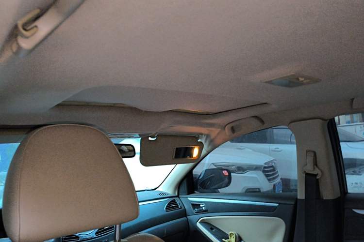 Used Bestune B70 2014 2.0L automatic luxury version Headliner