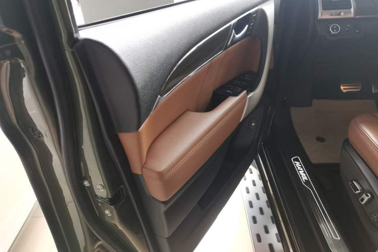 Used Haval H9 2015 2.0T Four-Wheel Drive Ultra-Luxury 7-Seater