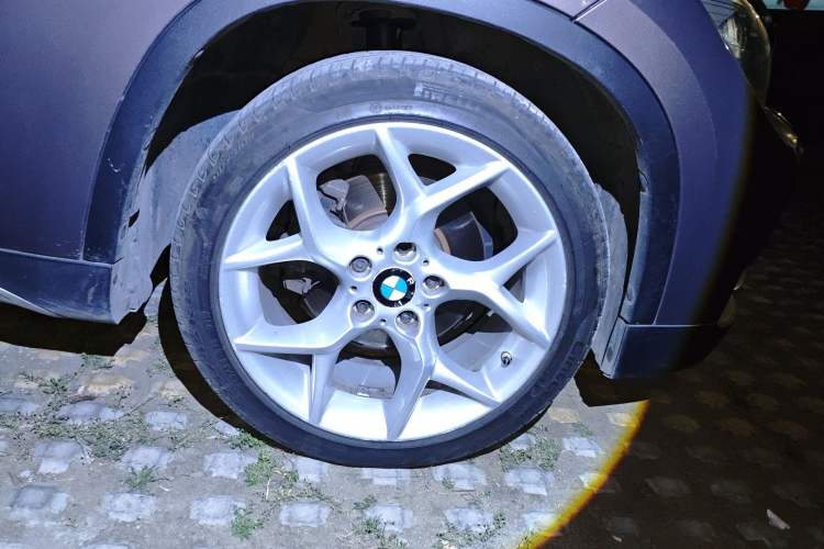 Used BMW X1 2013 xDrive20i X Design Package Right Front Wheel Hub