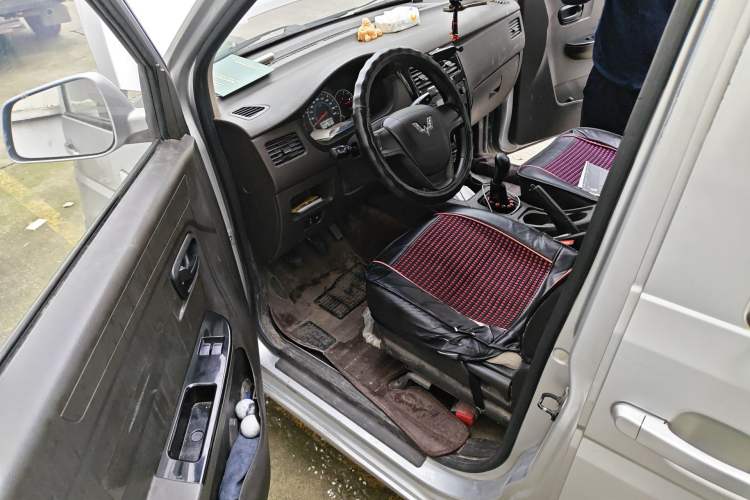 Used Wuling Rongguang V 2016 1.5L Standard Version Driver Seat