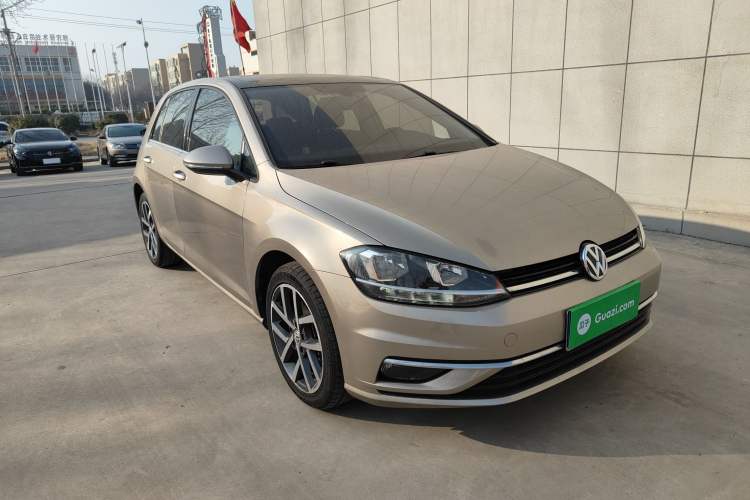 Used Volkswagen Golf 2018 230TSI Automatic Luxury Version
