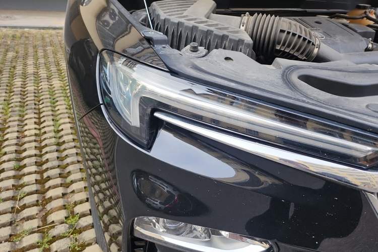 Used Buick Enclave 2020 28T Two-Wheel Drive Zhanqi Version Right Front Headlight