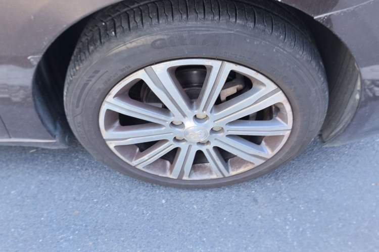 Used Peugeot 408 2015 1.2T Automatic Luxury Edition Right Front Wheel Hub