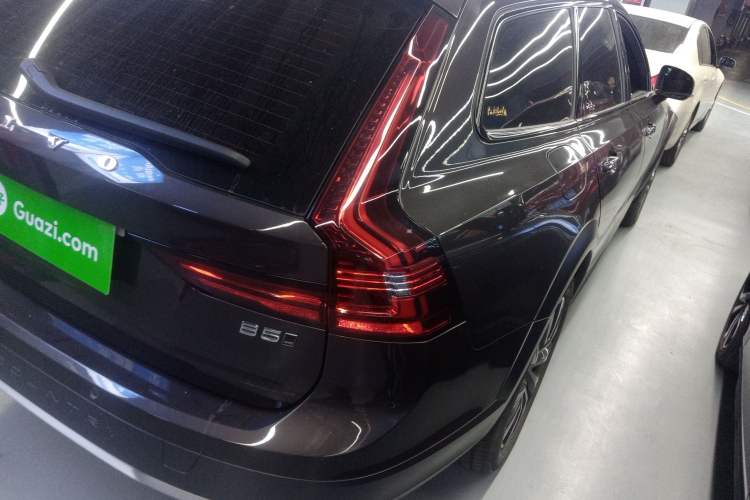 Used Volvo V90 2022 Cross Country B5 AWD Smart Range Edition