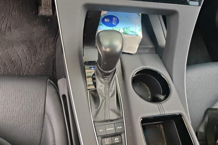 Used Toyota Avalon 2019 Dual-Engine 2.5L Luxury Edition China VI Standard
