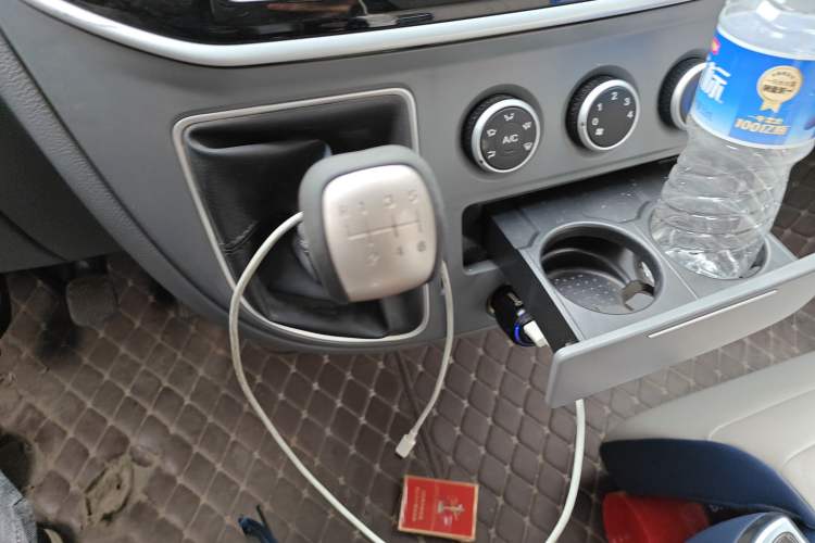 Used SAIC MAXUS Xintu V80 2019 2.5T Classic Version 6-Speed Manual – Aoyuntong Modified Long Wheelbase Mid-Height 7-Seater