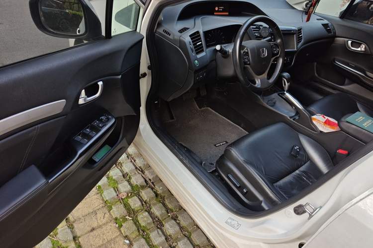 Used Honda Civic 2014 1.8L automatic luxury edition Driver Seat