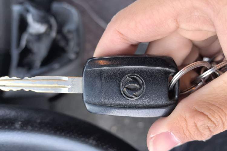 Used Dongfeng Yufeng Yufeng 2015 2.5T Lingyun Edition Yulibao standard-equipped long-wheelbase mid-roof ZD25
