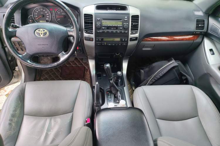 Used Toyota Prado 2005 4.0L Automatic GX Luxury Edition Center Console