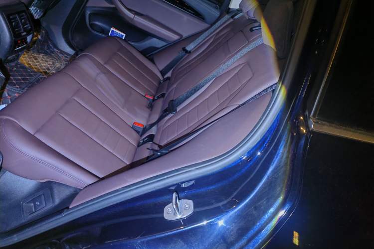 Used BMW X3 2020 xDrive25i M Sport Package Left Rear Seat