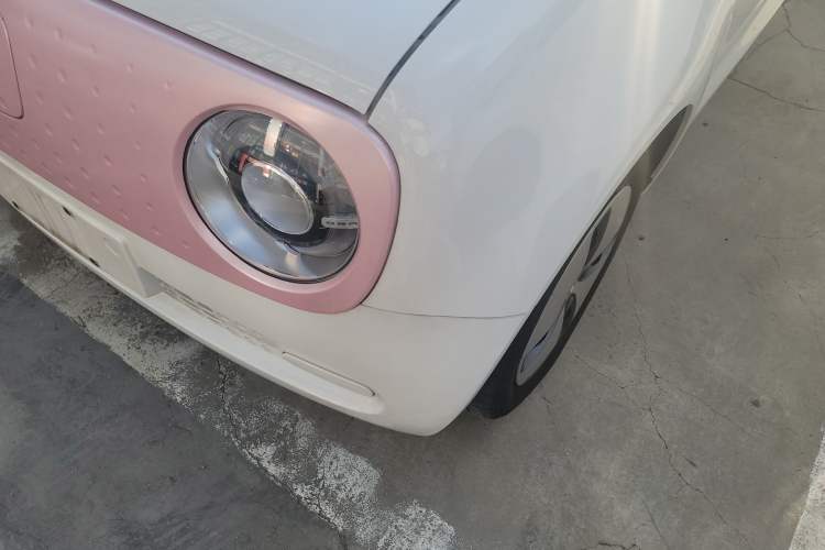 Used ORA Black Cat 2022 Updated Version 301 km Cute Pet Edition Lithium Iron Phosphate Left Front Headlight