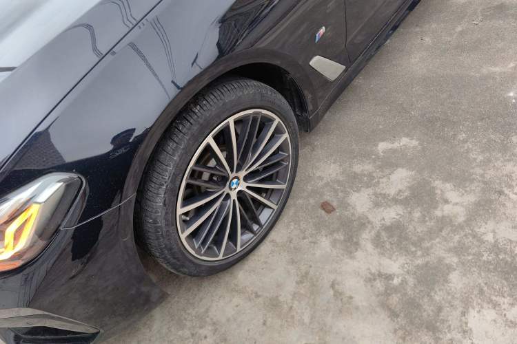 Used BMW 5 Series 2021 Facelifted 530Li Leading Edition M Sport Package Left Front Wheel Hub