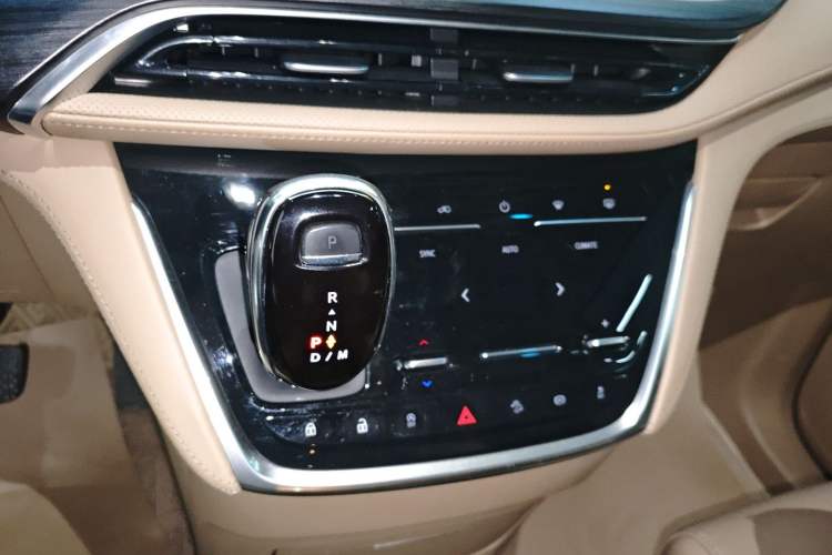 Used Buick GL8 2021 ES Land Cruiser 653T Luxury Edition