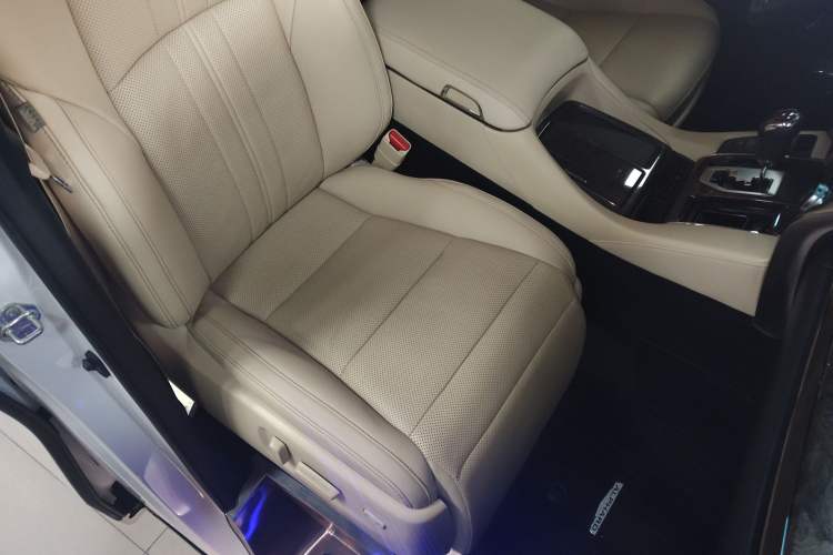 Used Toyota Alphard 2021 Dual-Engine 2.5L Prestige Edition Right Front Seat