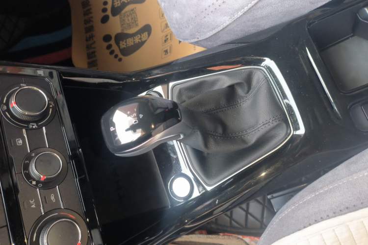 Used Volkswagen Tharu 2025 New Sharp 1.5L Ambitious Edition Gear Lever