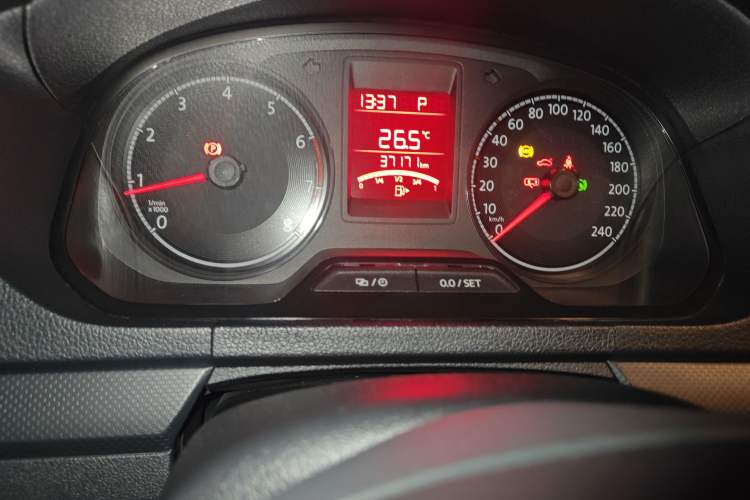 Used Volkswagen Jetta 2017 1.5L Automatic Fashion Model Odometer Close Up