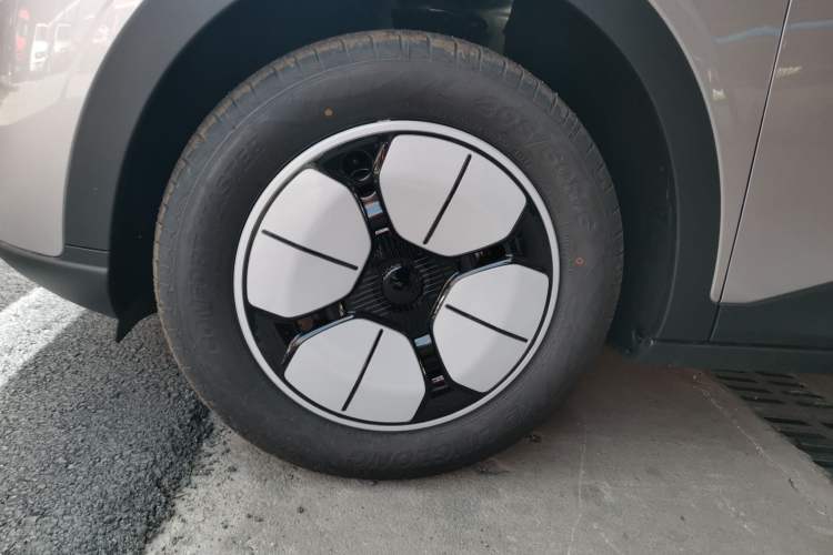 Used Geely Galaxy Geome 2026 Model 310km Youth Edition Exterior 4