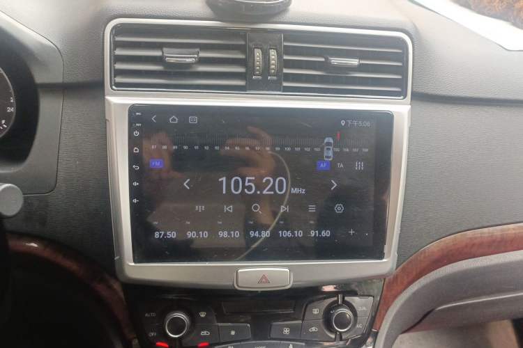 Used Haval H6 2013 Upgraded Model 1.5T Manual Two-Wheel Drive Prestige Version
