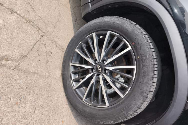 Used Chery Tiggo 8 PRO 2024 Champion Edition 290T Two-Wheel Drive Shining Version 5 Seats Right Front Wheel Hub