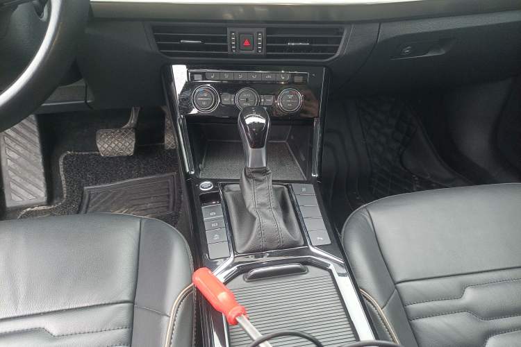 Used Volkswagen Passat 2019 330TSI Elite Edition China V Standard Gear Lever