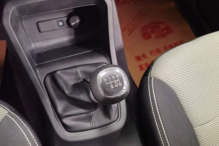 Used Wuling Hongguang 2021 1.5L Revised S Base Version with Electric Power Steering LAR
