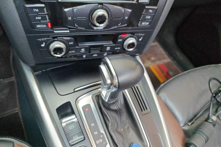 Used Audi Q5 2018 Collector's Edition 40 TFSI Technology Model
