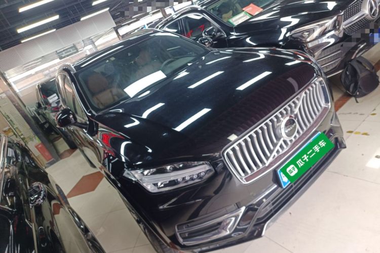 Used Volvo XC90 2021 B5 SmartDrive Luxury Edition 7 Seats Front Right 45 Deg