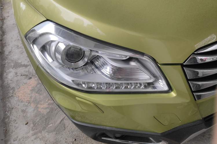 Used Suzuki S-Cross 2014 1.6L Manual Two-Wheel Drive Elite Model Right Front Headlight