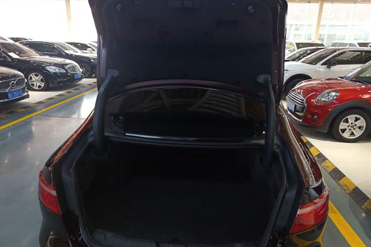 Used Jaguar XFL 2018 XFL 2.0T 250 PS Luxury Edition Trunk