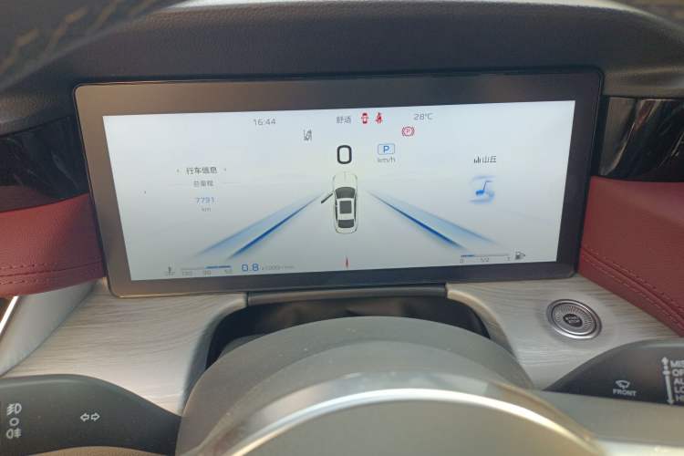 Used Hongqi H5 2025 2.0T Automatic Flag Edition – 500 000 Units Commemorative Version
