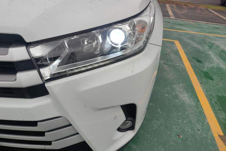 Used Toyota Highlander 2018 2.0T Four-Wheel Drive Luxury Version 7 Seats China VI Standard
