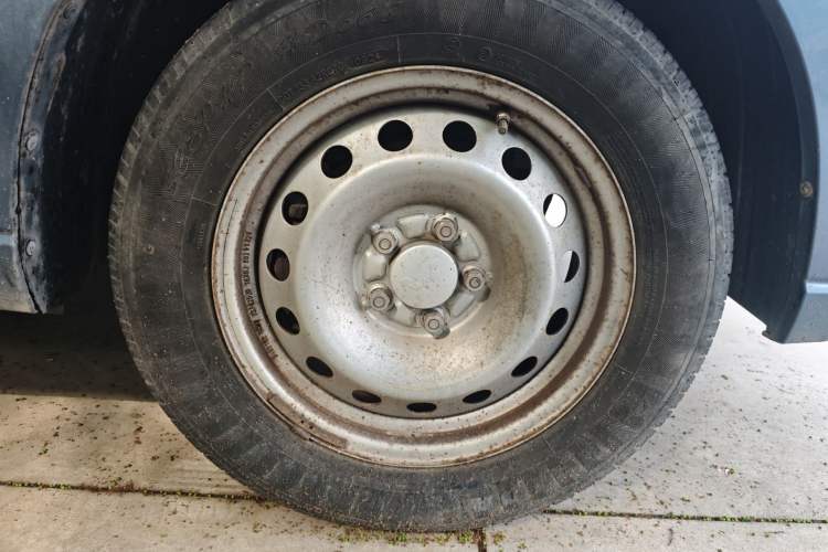 Used Wuling Hongguang PLUS 2020 1.5L Manual Standard Edition 5 Seats Right Front Wheel Hub