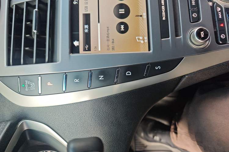 Used Lincoln MKZ 2018 2.0T Premium Edition Gear Lever