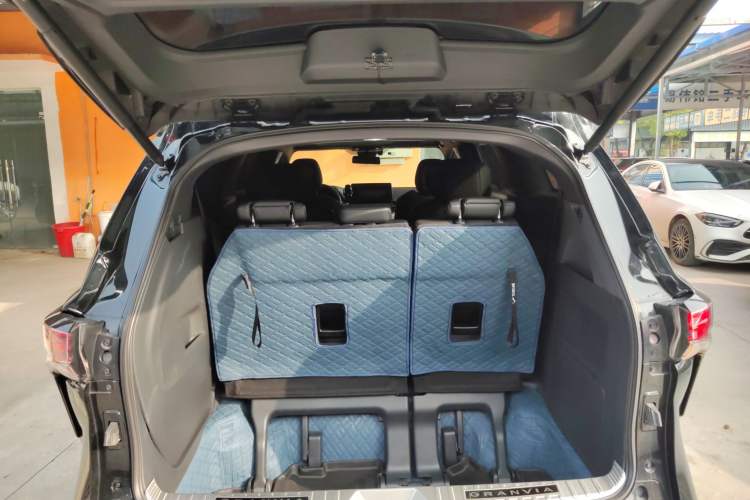 Used Toyota Granvia 2023 2.5L Hybrid Prestige VIP Edition
