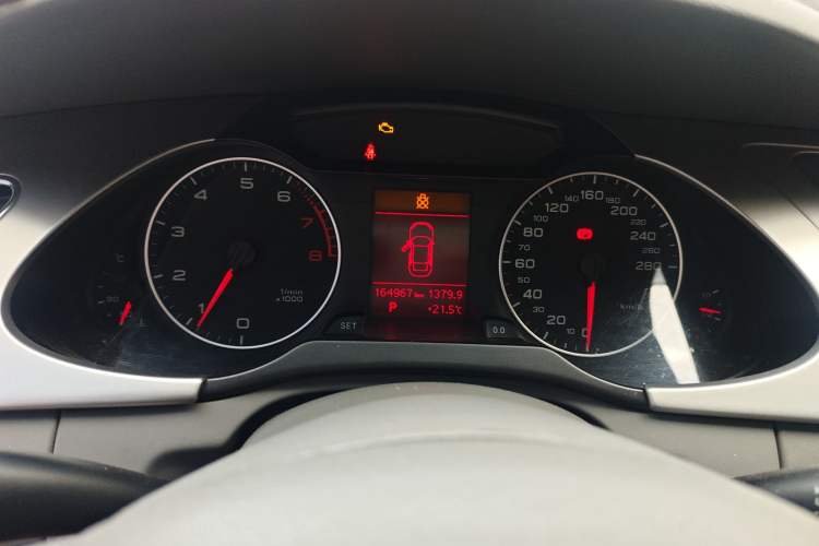 Used Audi A4L 2012 2.0 TFSI automatic standard version